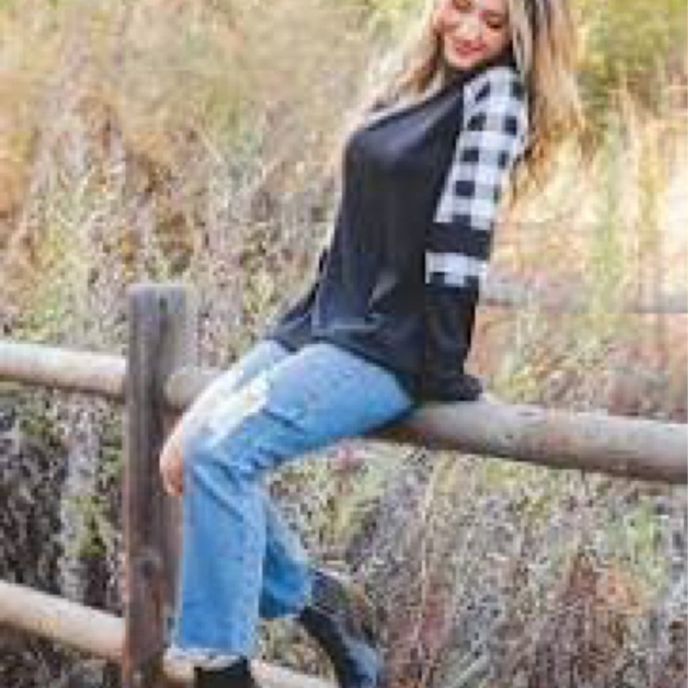 Tickled Teal Scarlett top